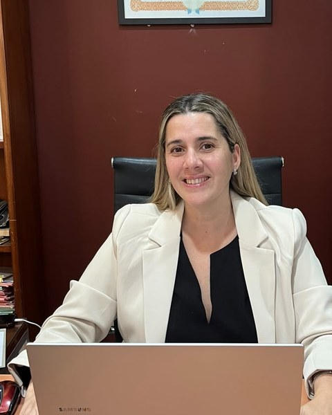 La Dra. Carolina Mart&iacute;nez en el estudio