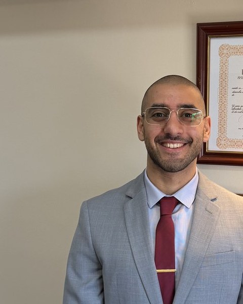 El Dr. Santiago Sadir en el estudio